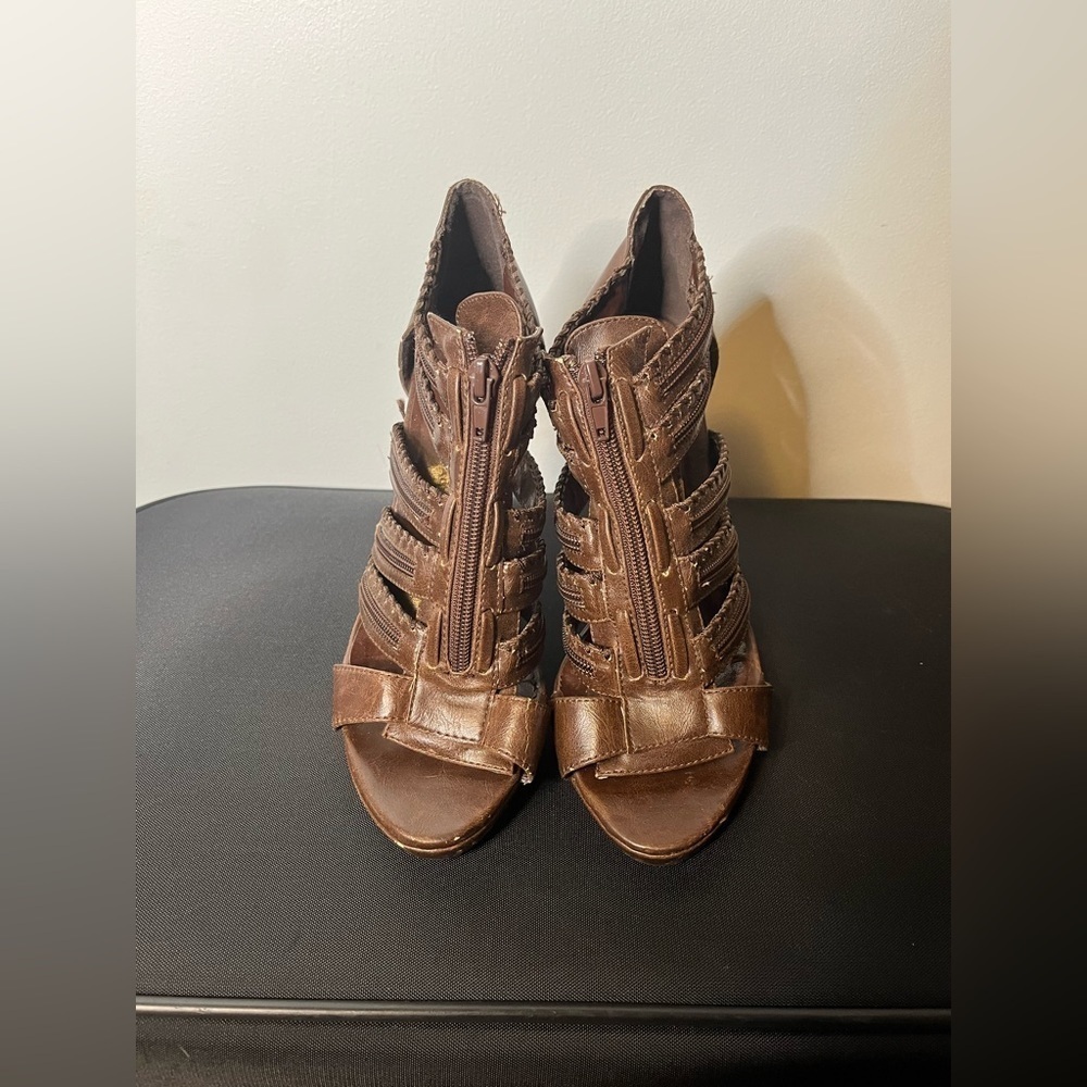 Brown braided heels size 8 - Picture 3 of 4
